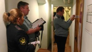 Арест имущества должника судебными приставами