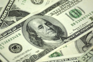 Кто изображен на 100 долларовой купюре